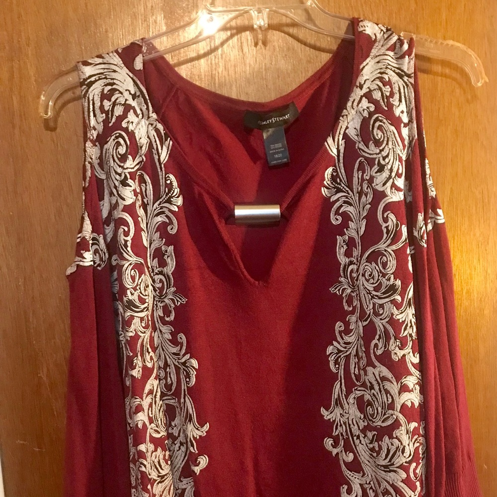Cold shoulder fitted sweater
